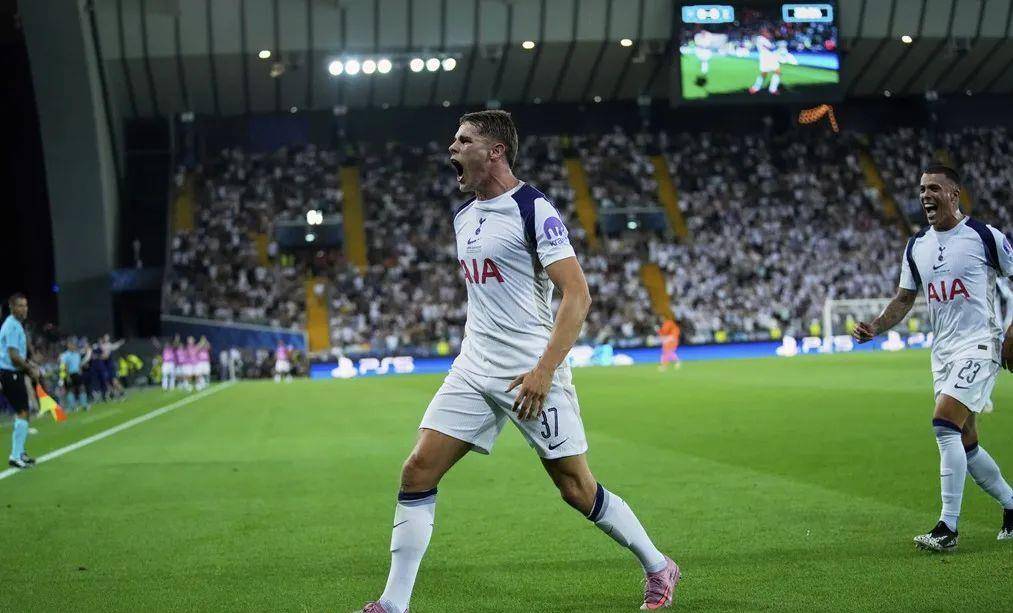 皇家社会发布备战花絮,今夜迎来里程碑,欧超杯任务艰巨,年轻球员得到机会的简单介绍 皇家社会发布备战花絮,今夜迎来里程碑,欧超杯任务艰巨,年轻球员得到机会的简单介绍