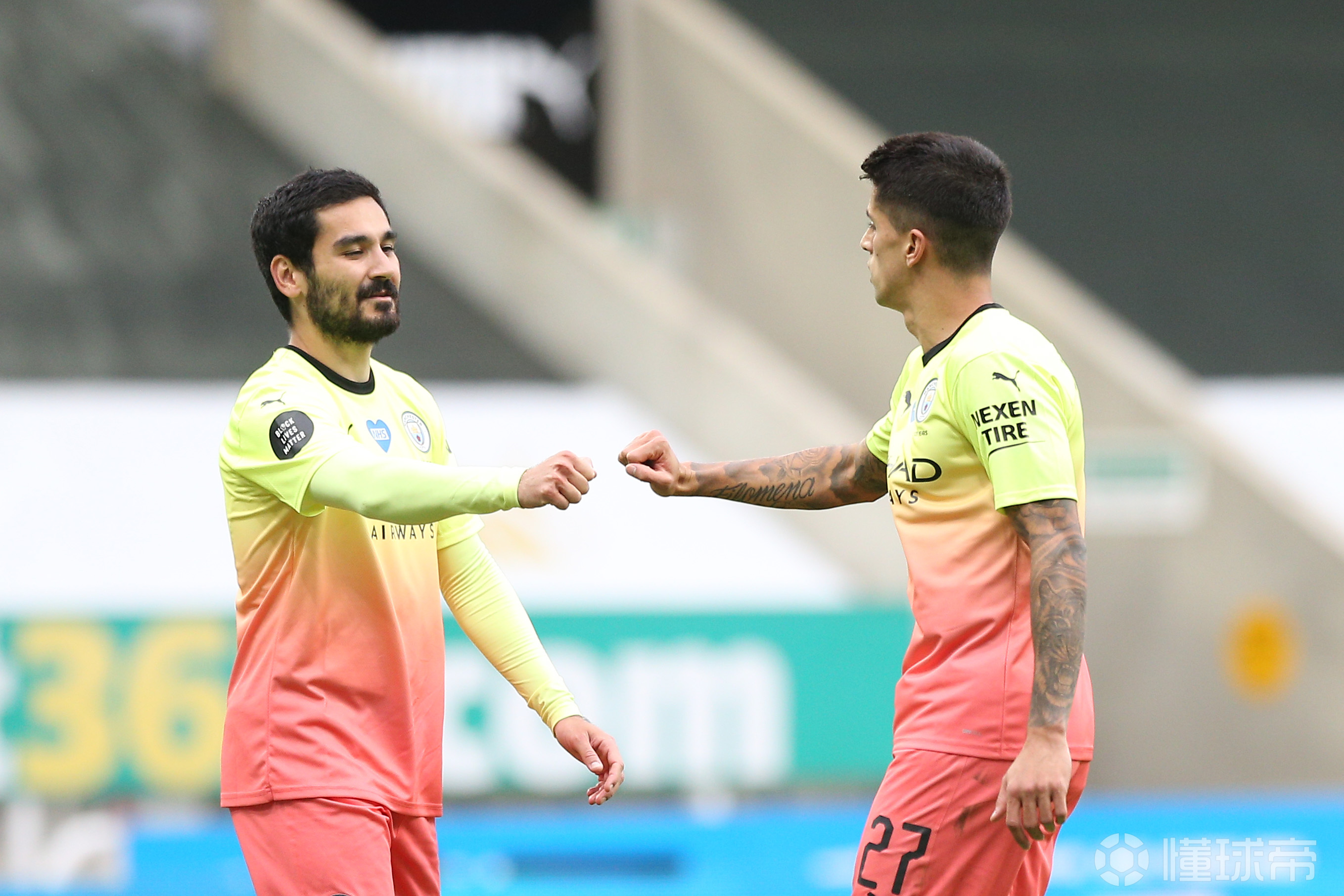 wps文档末段后空白多下一段不接上