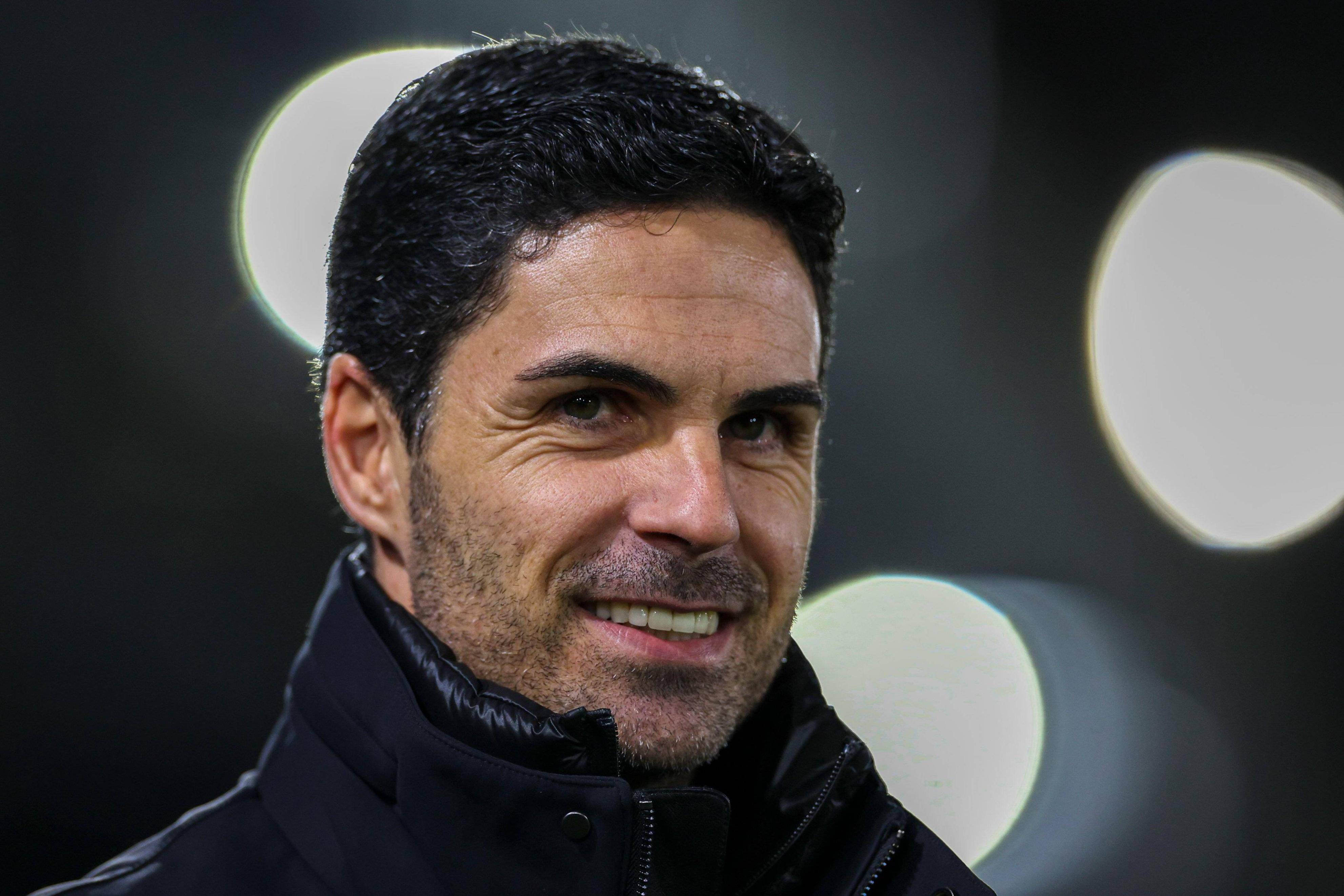 亚冠今晚走向成谜，阿森纳刷新队史纪录，悬念犹存，临场指挥获称赞的简单介绍