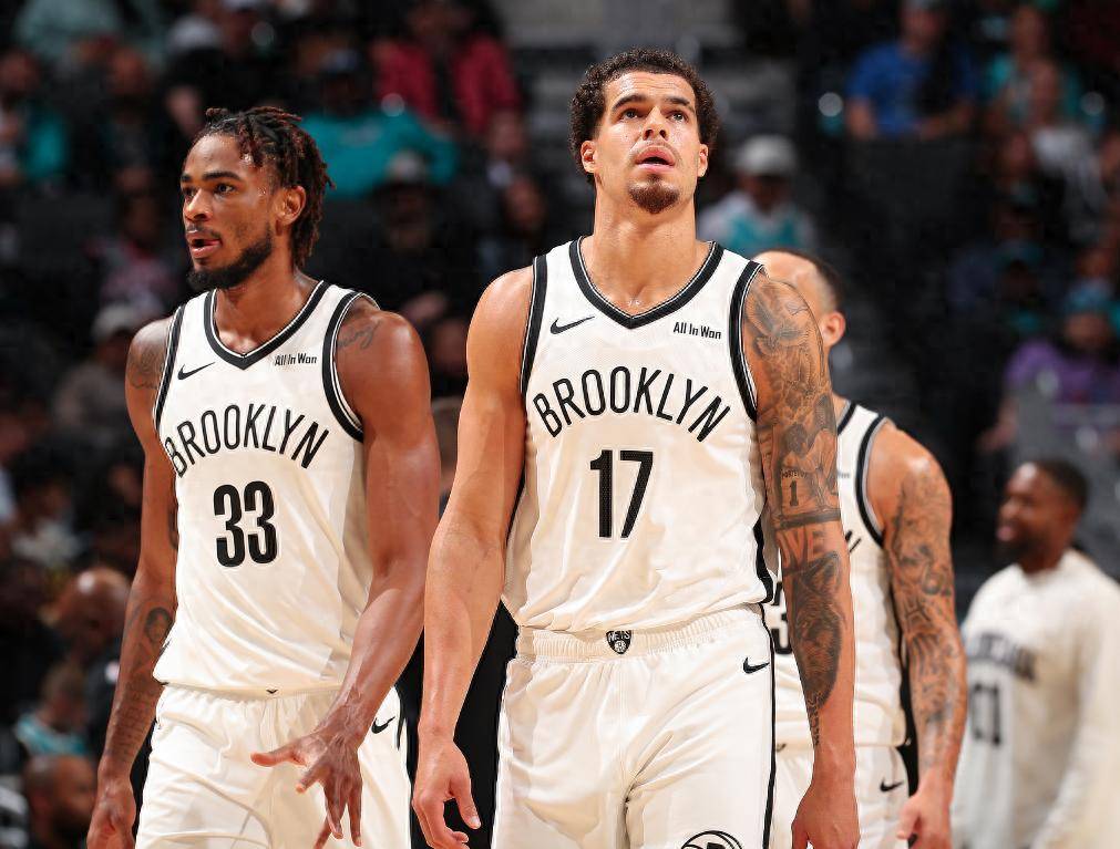 今晨NBA季后赛焦点战；圣安东尼奥马刺强势反弹；悬念犹存；临场指挥获称赞的简单介绍